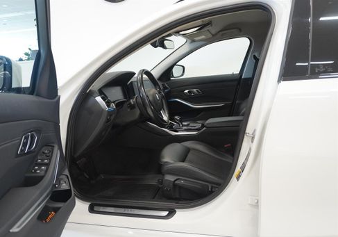 BMW 330, 2021