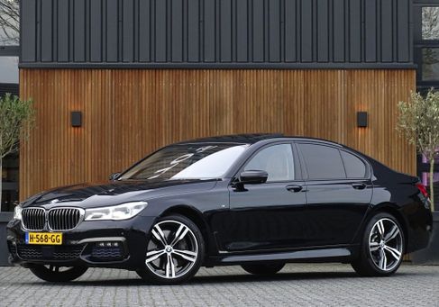 BMW 750, 2016