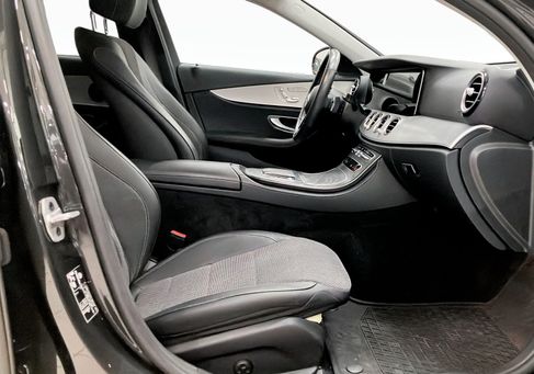 Mercedes-Benz E 220, 2022