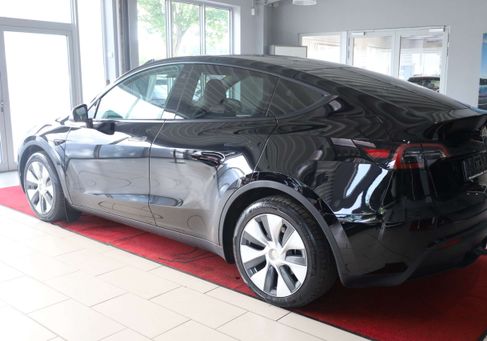 Tesla Model Y, 2023