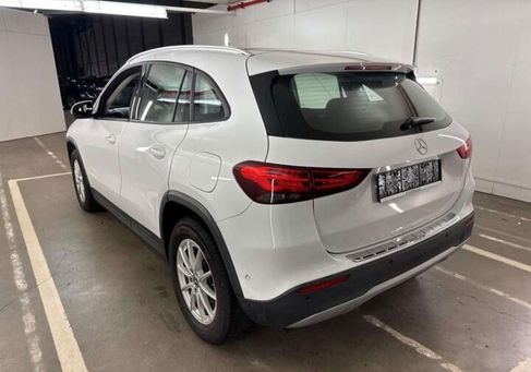 Mercedes-Benz GLA 180, 2022