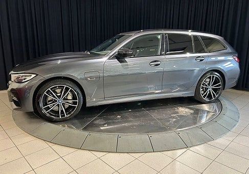 BMW 330, 2022