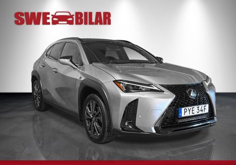 Lexus UX, 2022 3