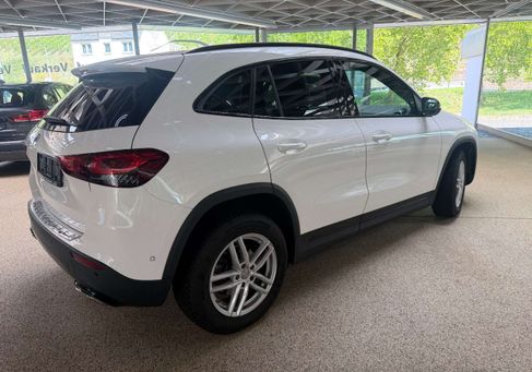 Mercedes-Benz GLA 180, 2022 3