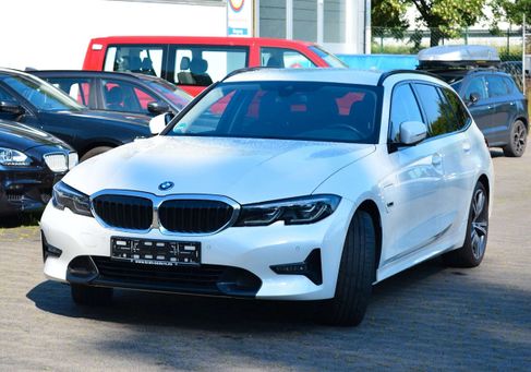BMW 330, 2021