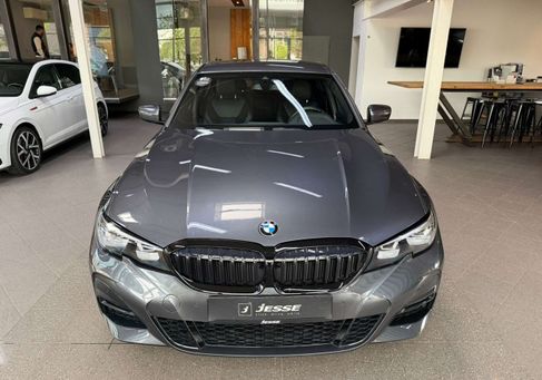 BMW 330, 2019
