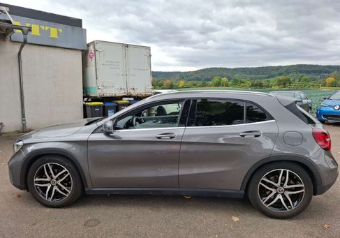 Mercedes-Benz GLA 200, 2018 3