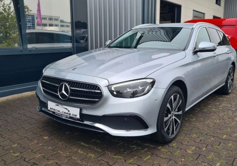 Mercedes-Benz E 300, 2022 3