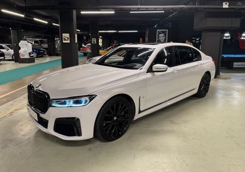 BMW 750, 2020