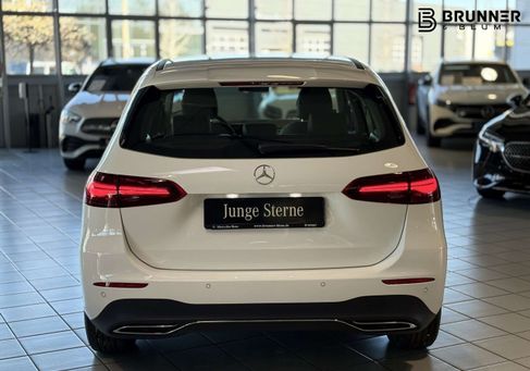 Mercedes-Benz B 200, 2024