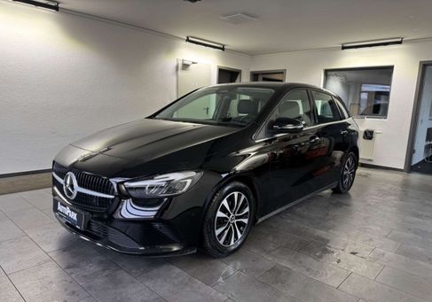 Mercedes-Benz B 180, 2023