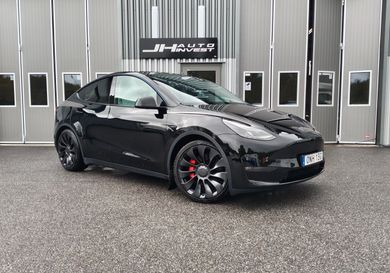 Tesla Model Y, 2024