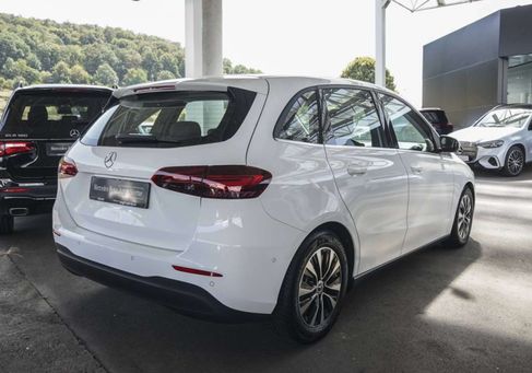 Mercedes-Benz B 180, 2025