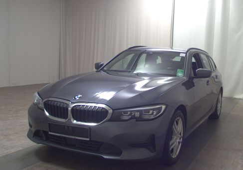 BMW 330, 2019