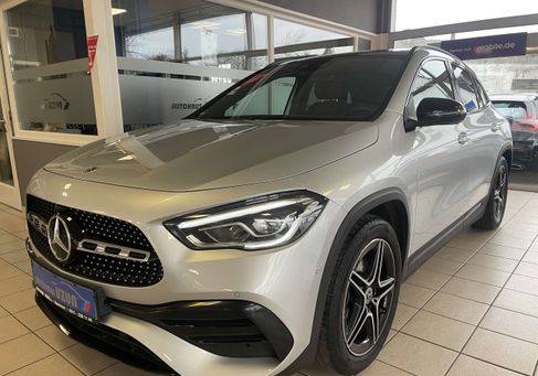 Mercedes-Benz GLA 200, 2021