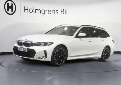 BMW 330, 2025