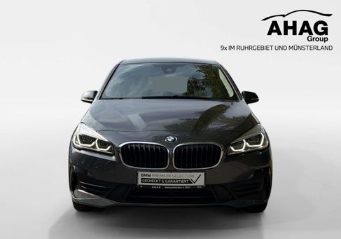 BMW 216, 2022