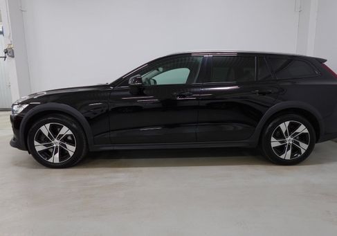 Volvo V60 Cross Country, 2022