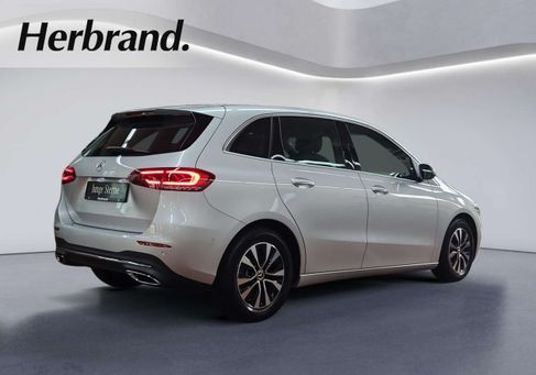 Mercedes-Benz B 200, 2022