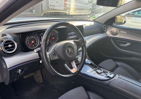 Mercedes-Benz E 200, 2018 3