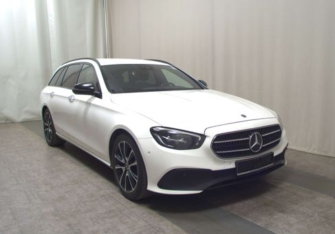 Mercedes-Benz E 300, 2022 3