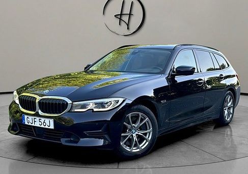 BMW 330, 2022