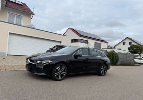 Mercedes-Benz CLA 200, 2022