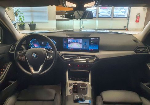 BMW 318, 2022