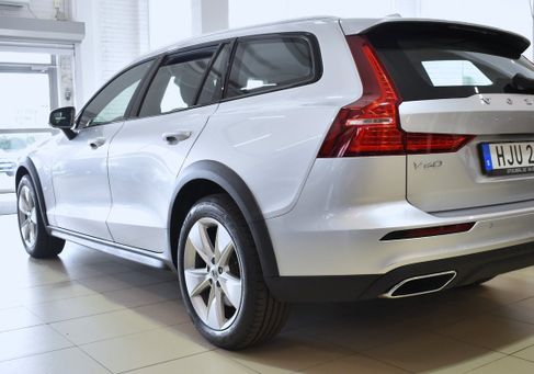 Volvo V60 Cross Country, 2021