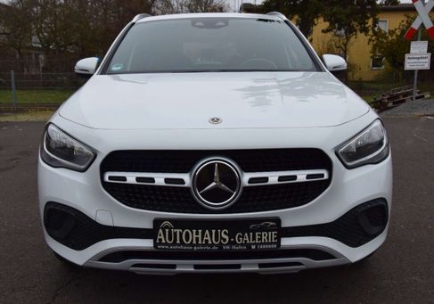 Mercedes-Benz GLA 200, 2022