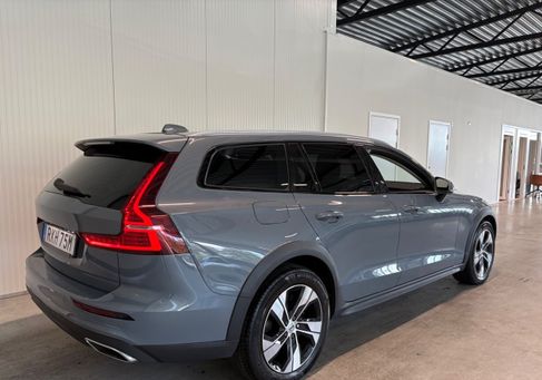 Volvo V60 Cross Country, 2022