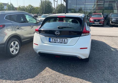 Nissan Leaf, 2022 3