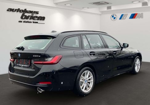BMW 330, 2022