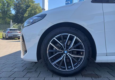 BMW 220, 2025