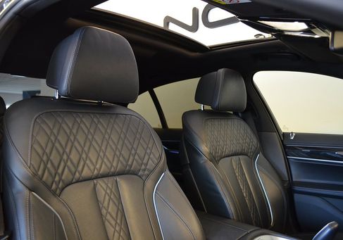 BMW 740, 2020