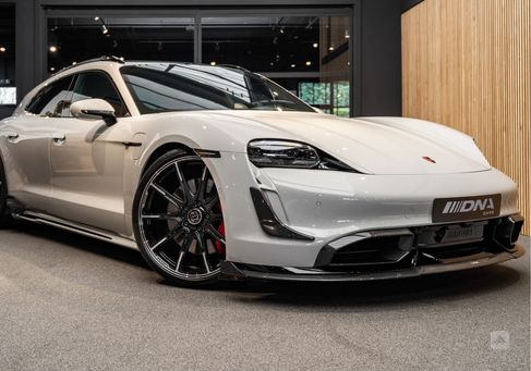 Porsche Taycan, 2022