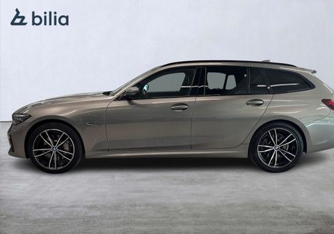 BMW 330, 2022