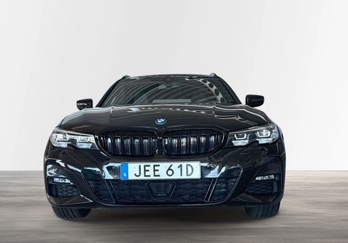BMW 330, 2022
