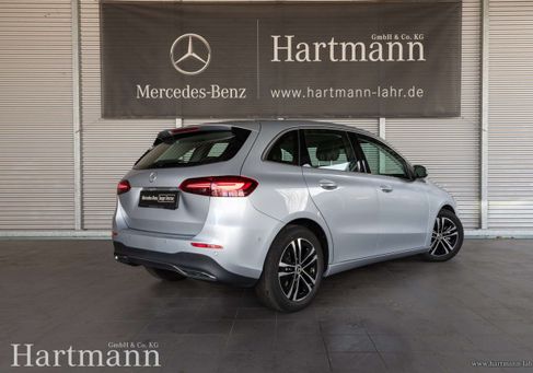 Mercedes-Benz B 200, 2025