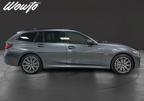 BMW 330, 2022