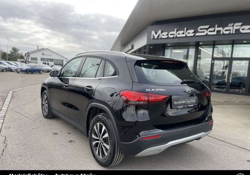 Mercedes-Benz GLA 250, 2021