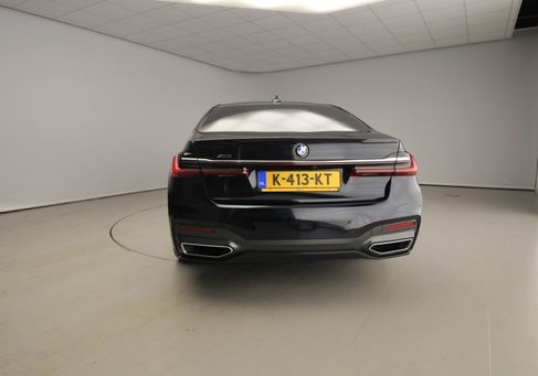 BMW 750, 2021