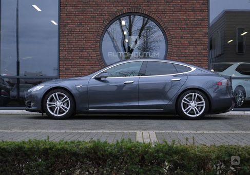 Tesla Model S, 2014