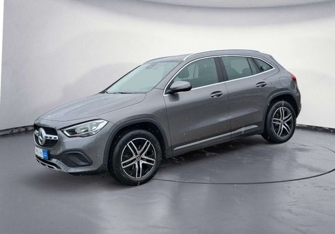 Mercedes-Benz GLA 200, 2021