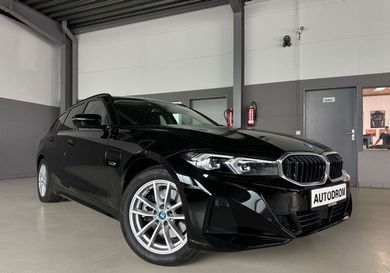 BMW 330, 2022