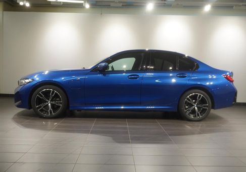 BMW 330, 2025