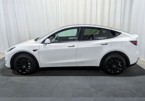Tesla Model Y, 2023