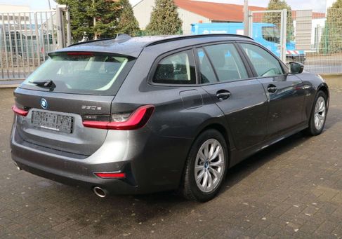 BMW 330, 2022