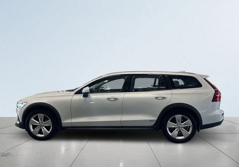 Volvo V60 Cross Country, 2021