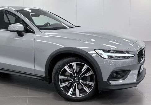 Volvo V60 Cross Country, 2024